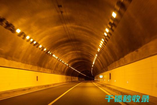 高速公路避险区标志