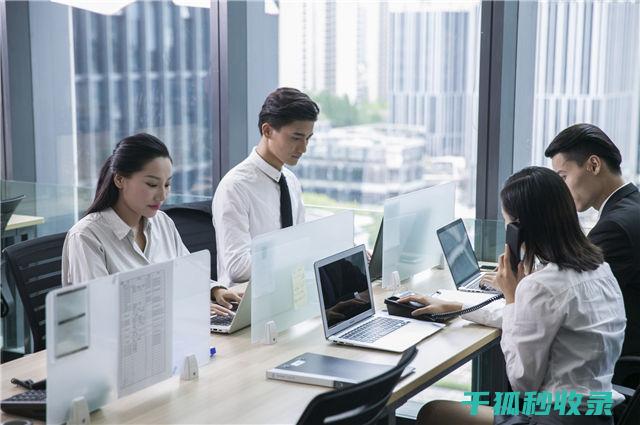办公桌上的文具收纳艺术：实用又美观 (办公桌上的文件图片)